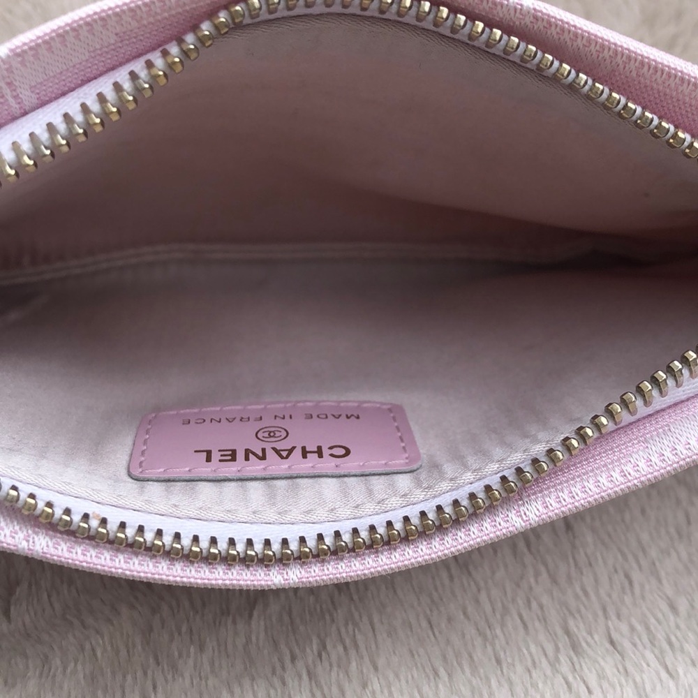 CHANEL New Travel Line Pink Pochette - Picture 13 of 17